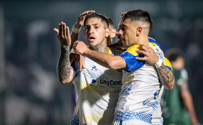 Central venció agónicamente a Sarmiento y mantiene viva la ilusión por la tabla anual