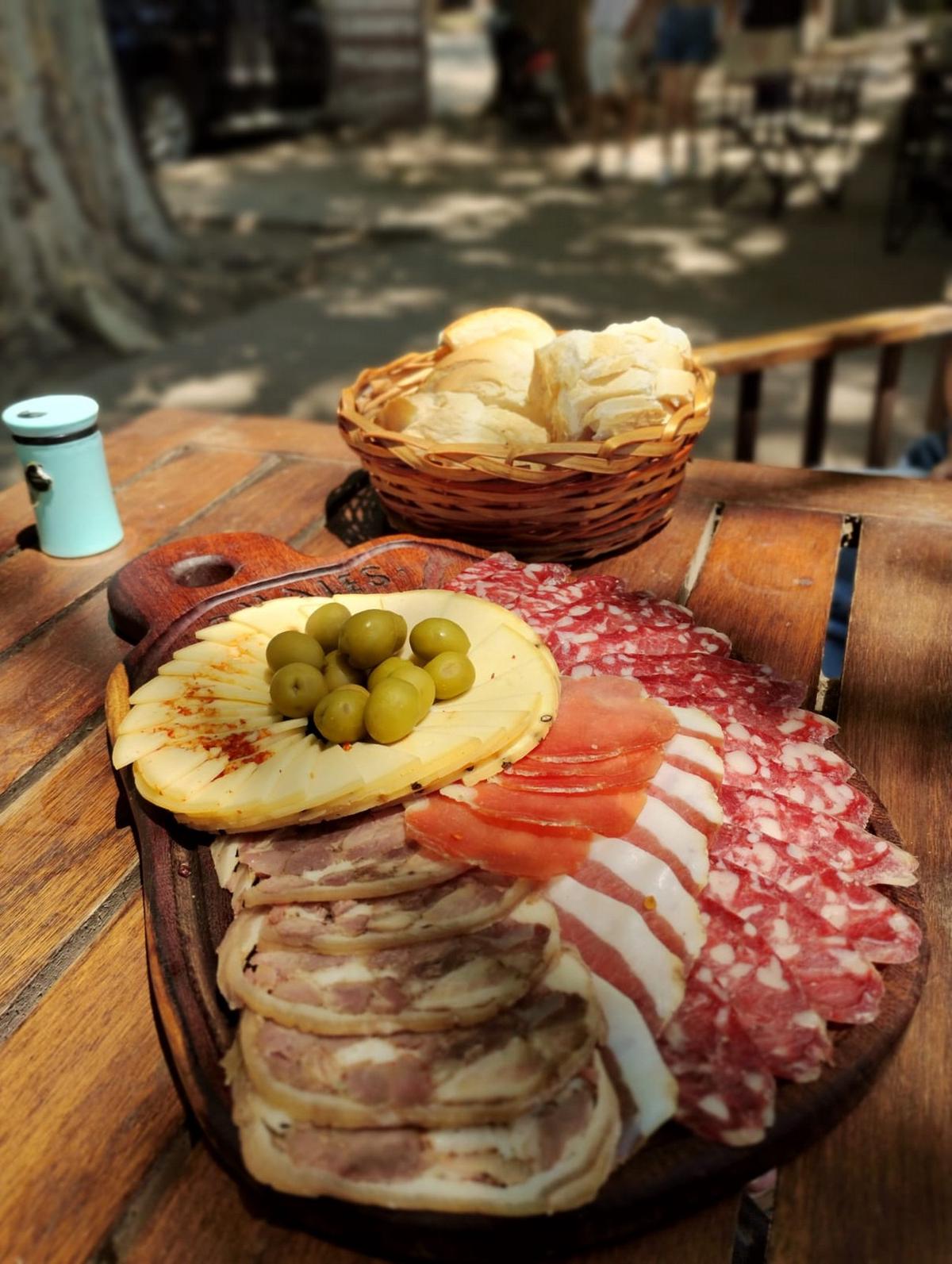 FOTO: Colonia Caroya: turismo enológico en Bodega Rosel durante el verano