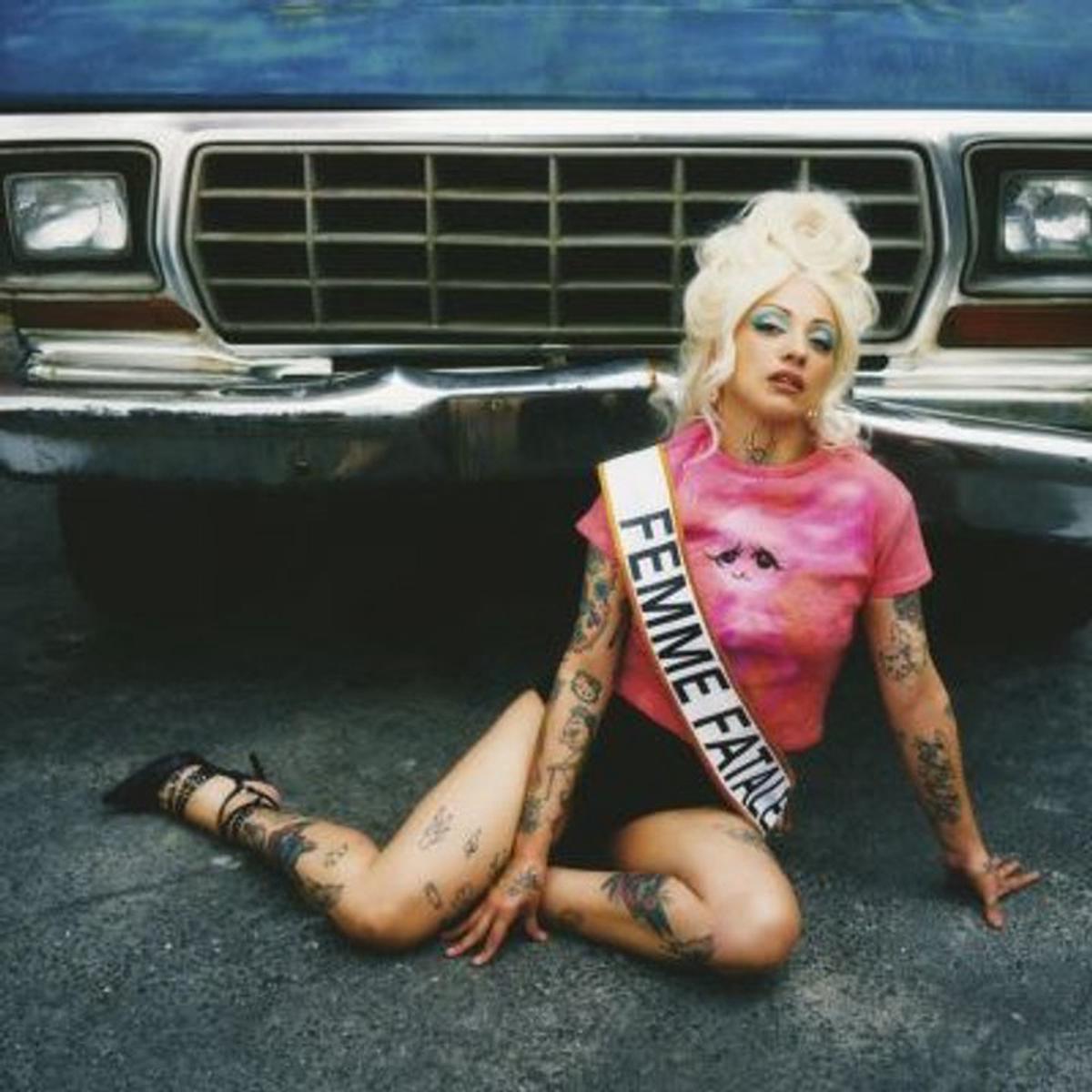 Mon Laferte, Femme fatale