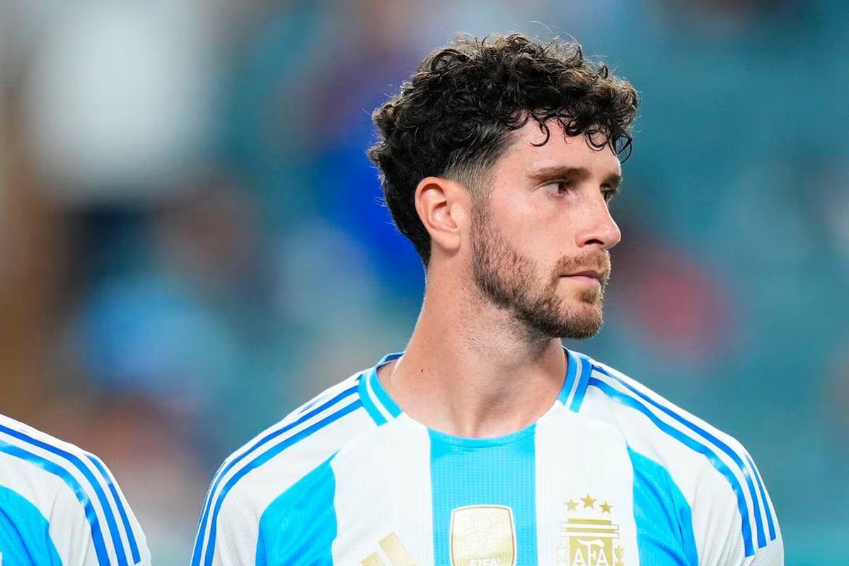 Marcos Senesi vestirá la camiseta argentina en el Mundial 2026 (Foto: Prensa AFA)