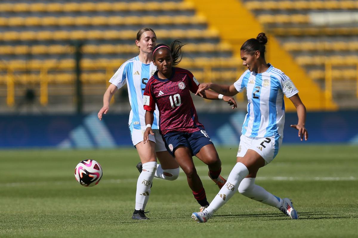 FOTO: La selección femenina Sub20 venció a Costa Rica y esta en octavos. Foto: @FemeninoAFA