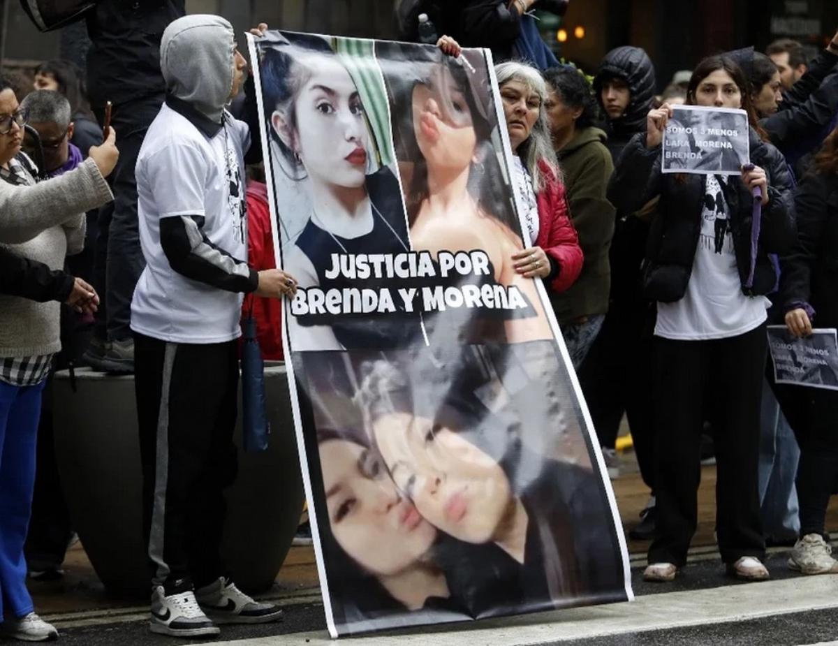 Familiares piden justicia tras el brutal triple crimen.