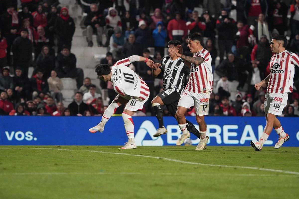 Instituto se impuso ante Gimnasia de Mendoza con un gol de Luna. (Foto: Daniel Cáceres)