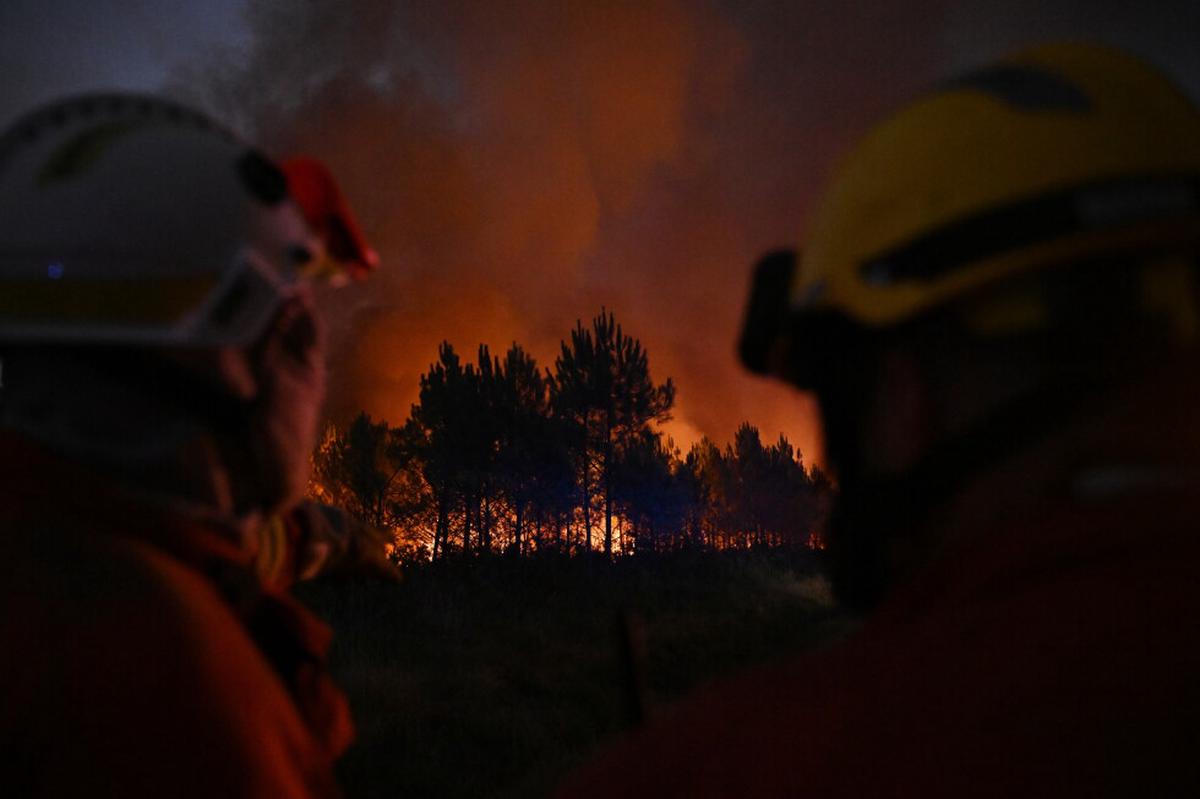 Una ola de calor amenaza con reavivar el megaincendio de Francia próximo a Burdeos