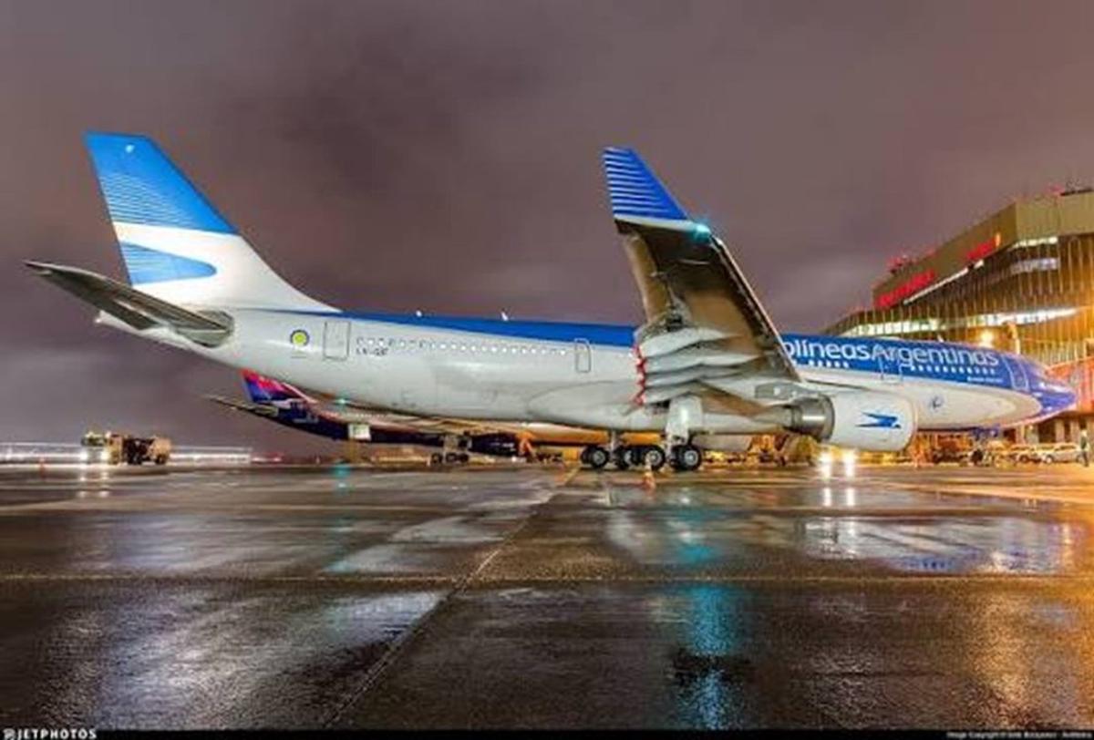Aerolíneas Argentinas regresa a Ezeiza tras falla en motor durante vuelo a Madrid