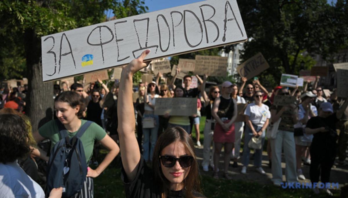 Los ucranianos protestaron en distintas ciudades.