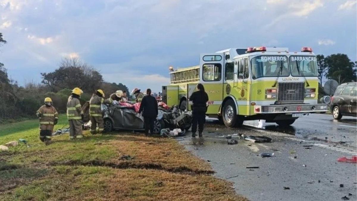 Trágico accidente en la autopista Rosario-Santa Fe deja dos víctimas fatales