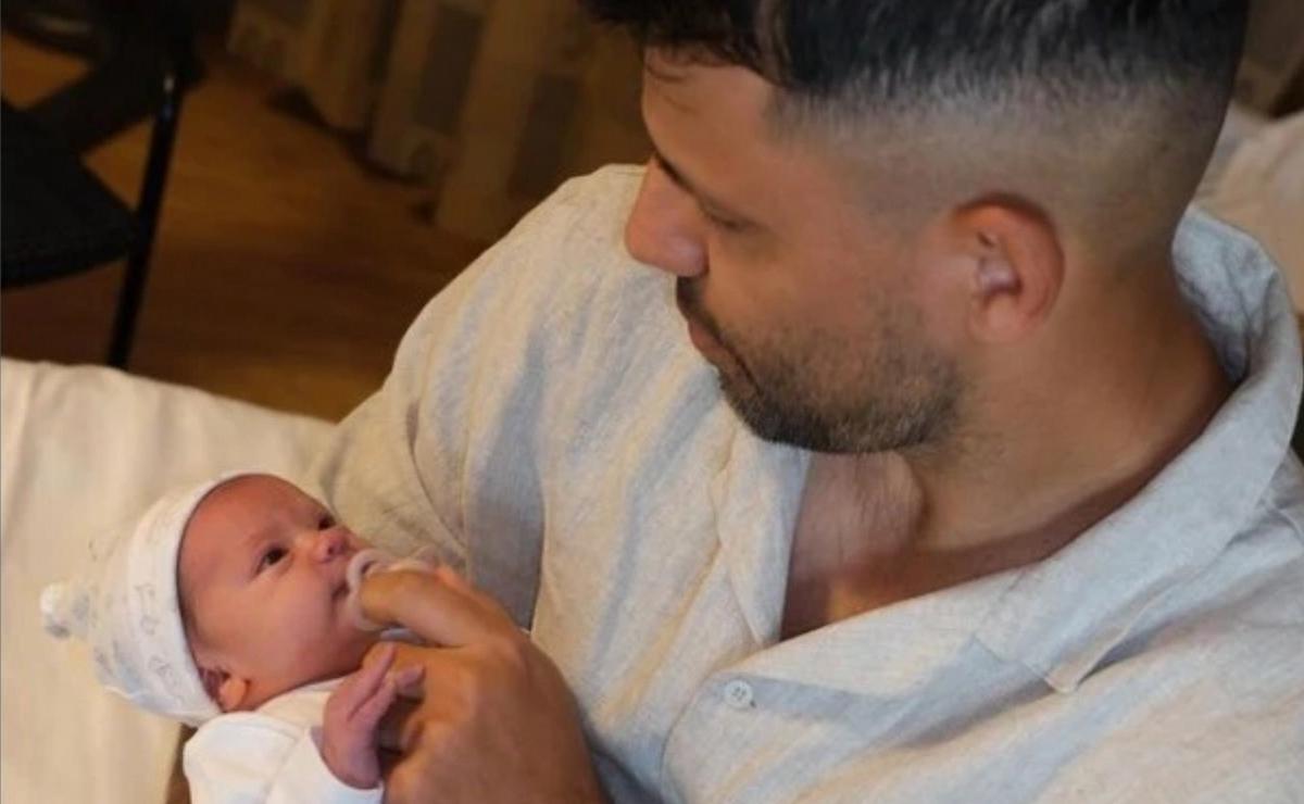 FOTO: Kun Agüero junto a Olivia.