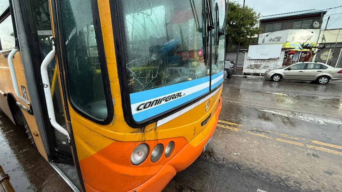 Un colectivo atropelló a un hombre en Córdoba: quedó inconsciente y fue trasladado de urgencia.