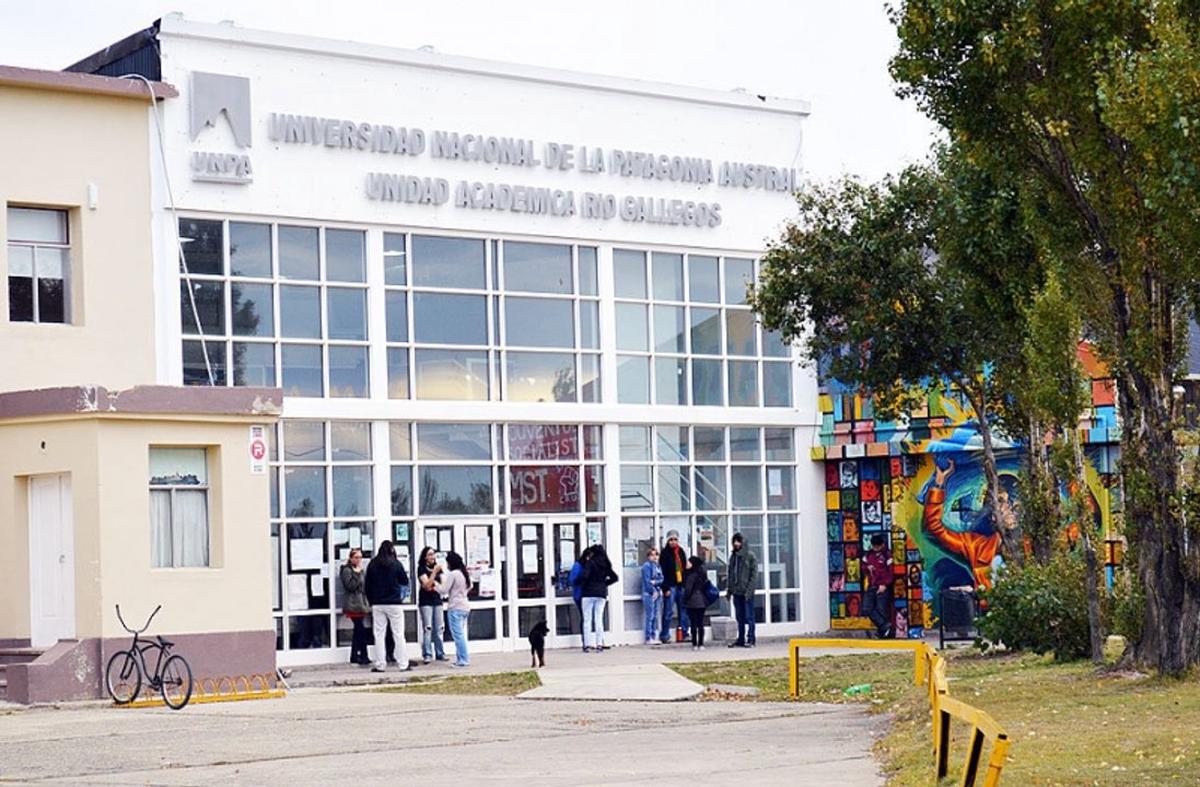 Un alumno apuñalado en la Universidad de Río Gallegos: un trabajador detenido