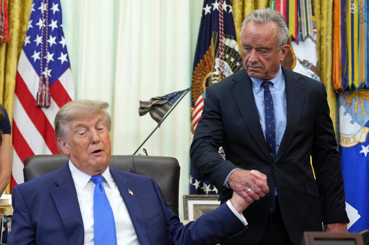 Médicos dicen que la orden de vacunas de Trump aumentará el miedo y pondrá en peligro a los niños