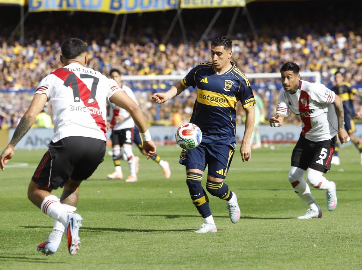 Boca y River se enfrentan en un nuevo superclásico.