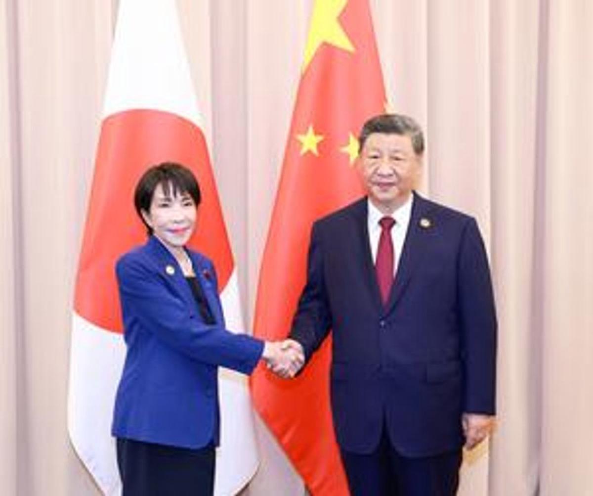 Sanae Takaichi con Xi Jinping.