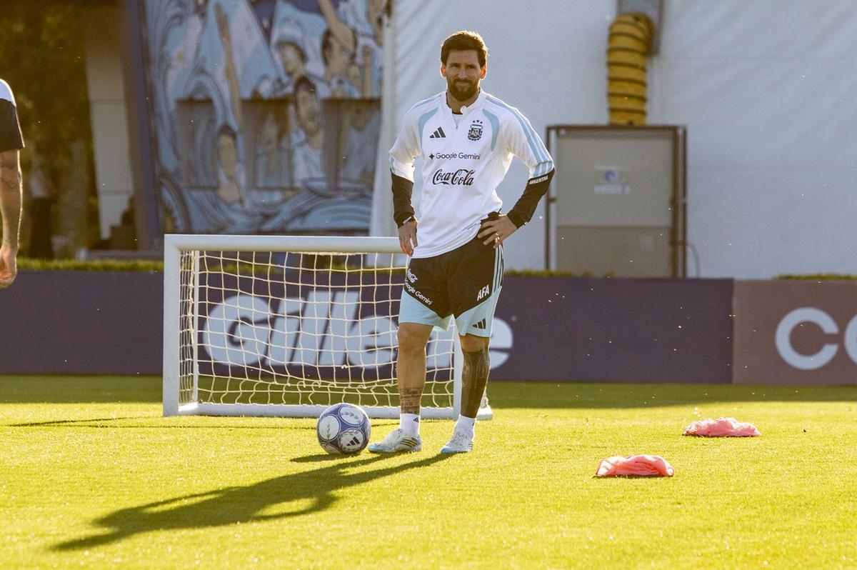 El crack rosarino, en su última práctica con el equipo nacional.