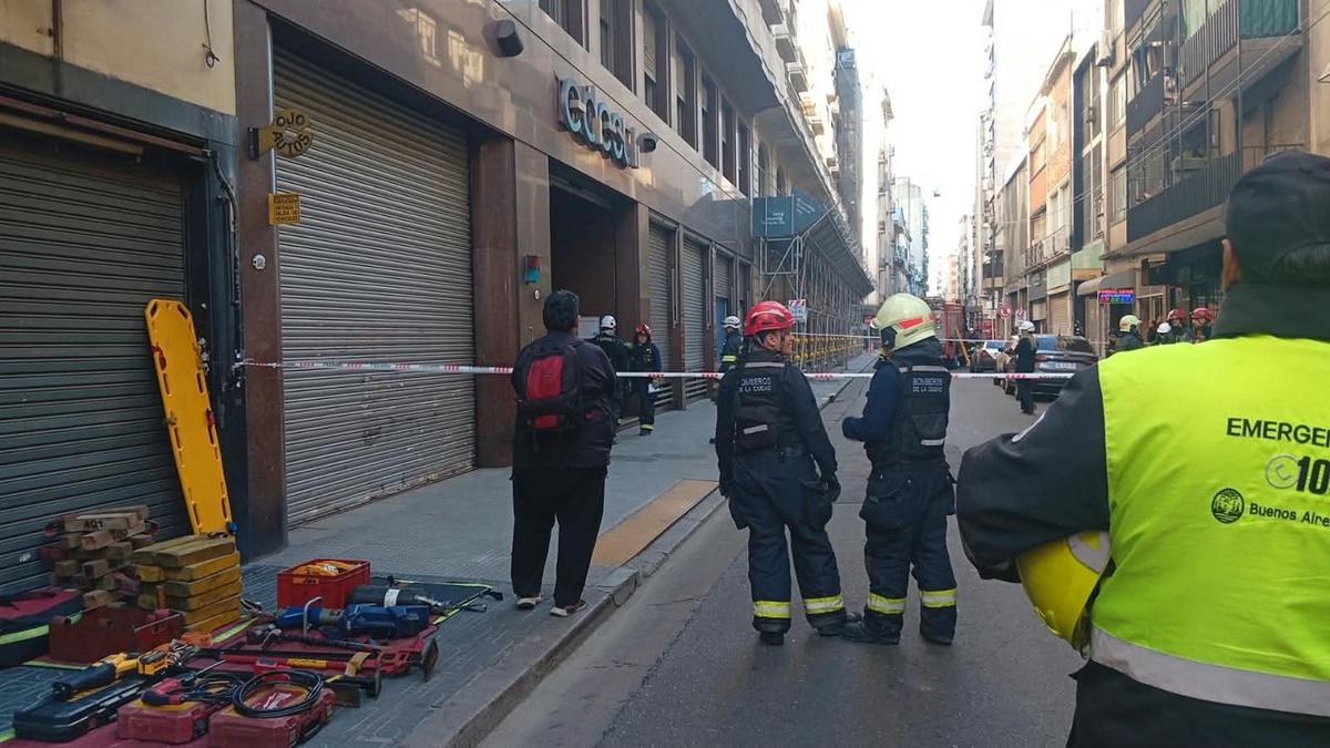 Derrumbe en un edificio de Edesur deja cuatro heridos en Buenos Aires