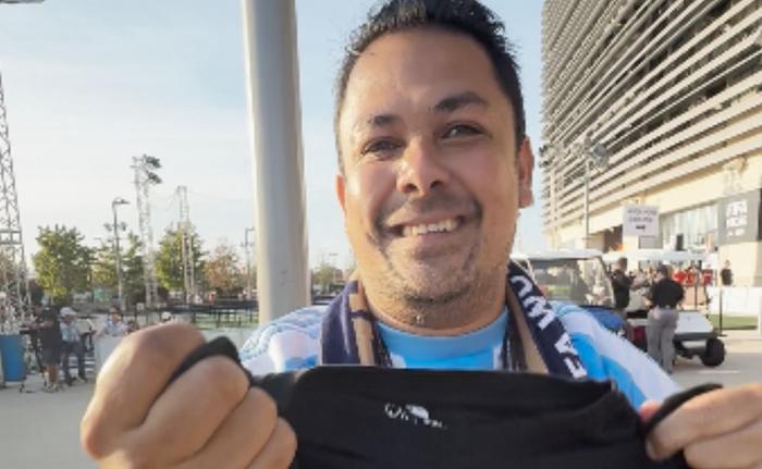 Es hondureño, vive en Nueva York y se hizo fanático del cuarteto gracias a Rodrigo