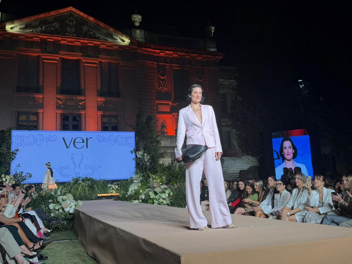 Flor Torrente, en el desfile de Patio Olmos en los jardines del Palacio Ferreyra.