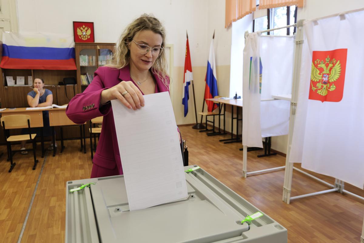 Rusia inicia 3 días de votación en elección parlamentaria que afianzará el poder del Kremlin