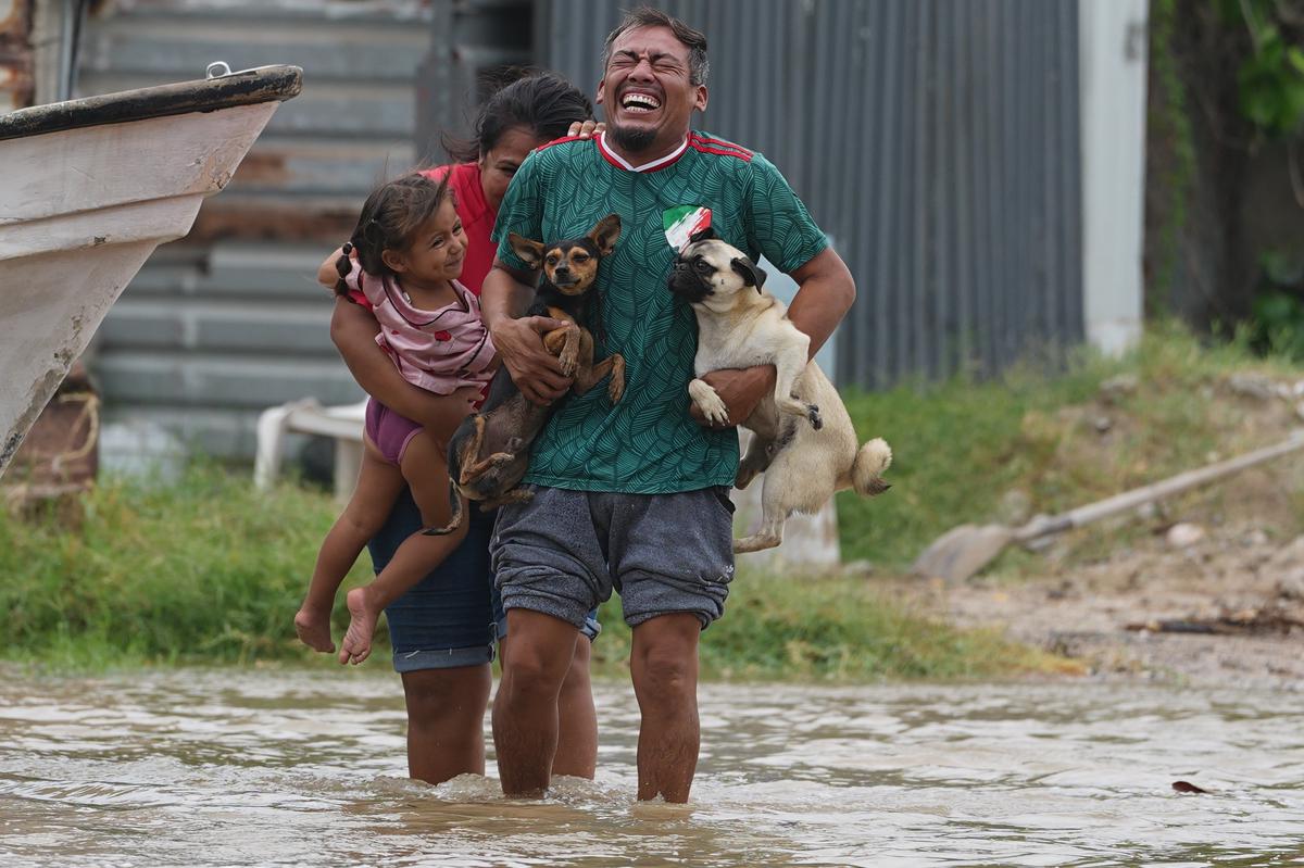 Fotos: Comunidades de todo EEUU, Hawai y México se preparan para poderosas tormentas