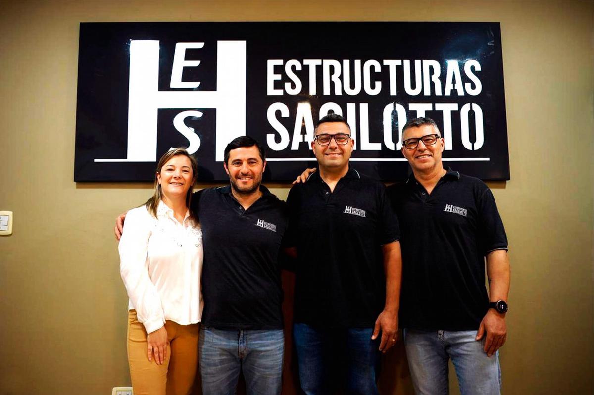 FOTO: Caro, Hernán, Sergio y Marcelo, hermanos y socios de la firma