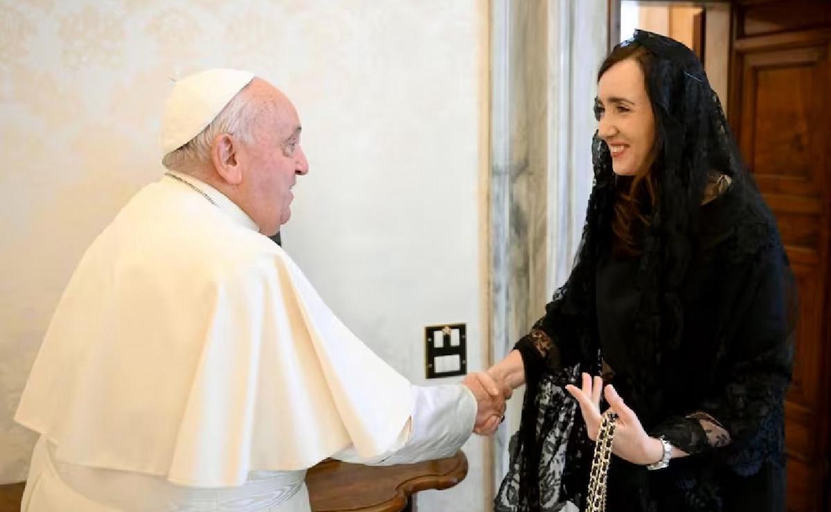 FOTO: El papa Francisco y Victoria Villarruel. (Foto gentileza: La Nación)