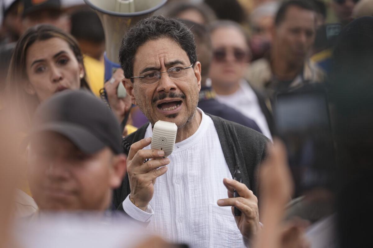 El candidato oficialista Iván Cepeda reconoce los resultados de la 1ra vuelta electoral en Colombia