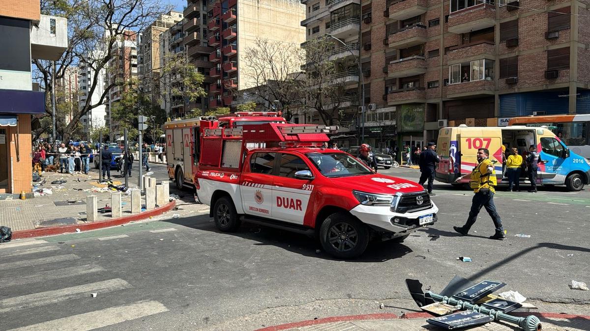 FOTO: Choque múltiple en avenida Chacabuco: varios heridos. (Celeste Benecchi/Cadena 3)