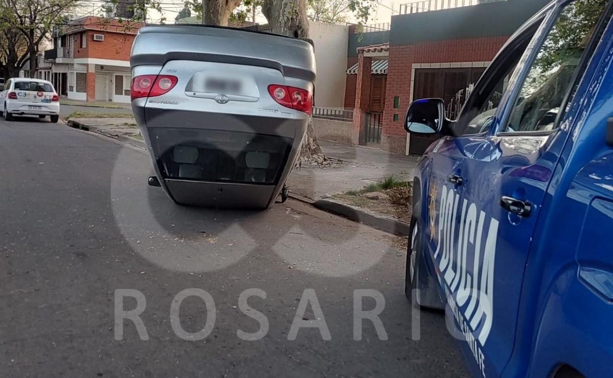 FOTO: El auto era escoltado por dos móviles policiales. 