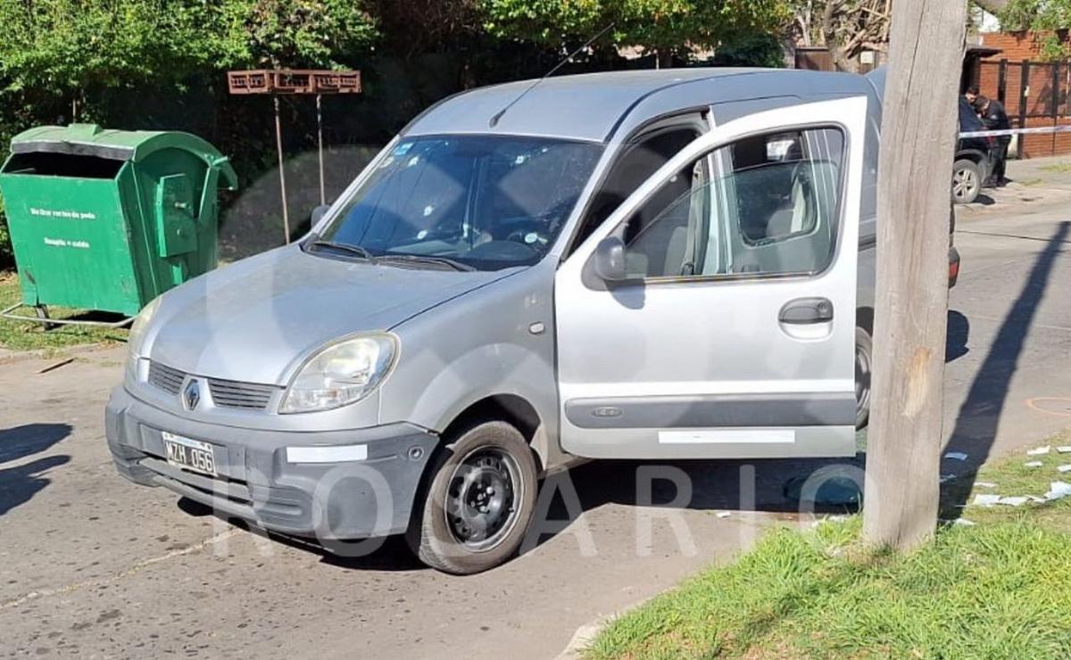 FOTO: El utilitario en el que trasladaban el dinero cuando el policía fue baleado.