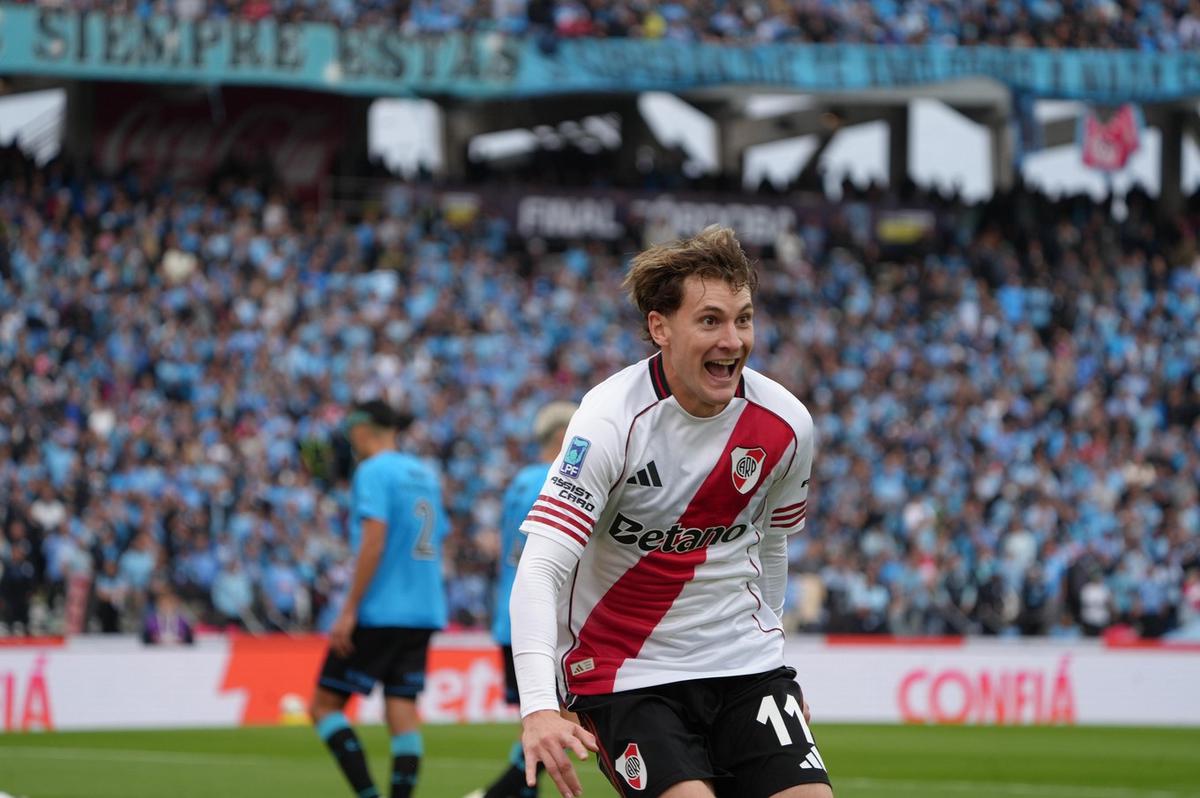 Facundo Colidio celebra el primer gol de River. (Foto: Daniel Cáceres/C3)