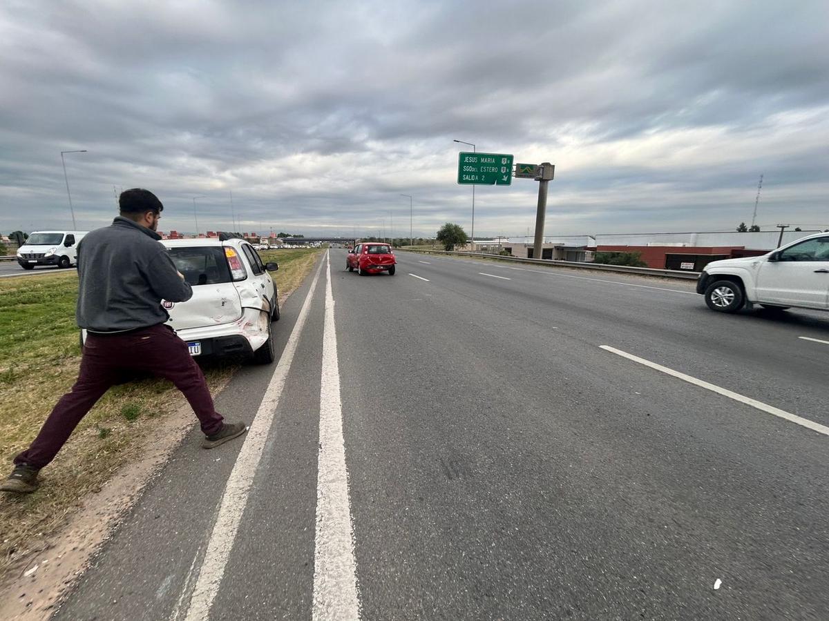 Al menos dos heridos en un triple choque en Circunvalación. (Lucía González/Cadena 3)