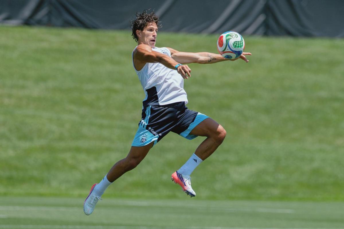 Giuliano Simeone durante el último entrenamiento de la Selección argentina.