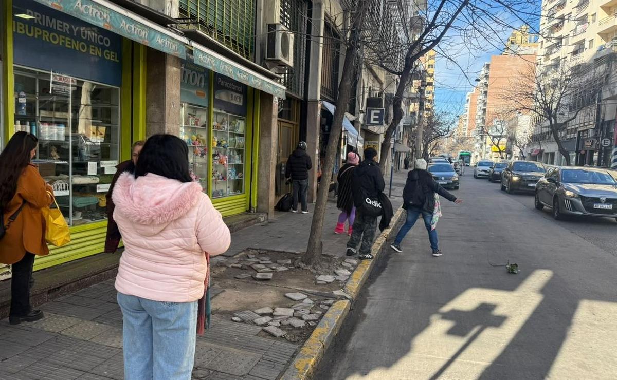 Rosarinos yendo a trabajar.