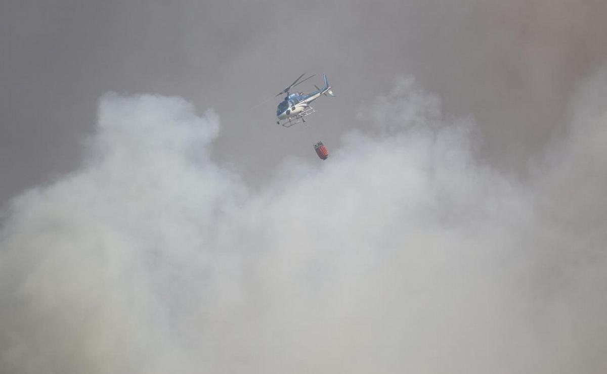 FOTO: Avanza el incendio iniciado en La Calera. (Foto: Daniel Cáceres/Cadena 3)