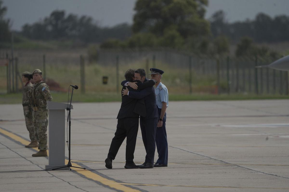 El Presidente presentó los F-16 en Las Higueras. (Foto: Daniel Cáceres/Cadena 3)