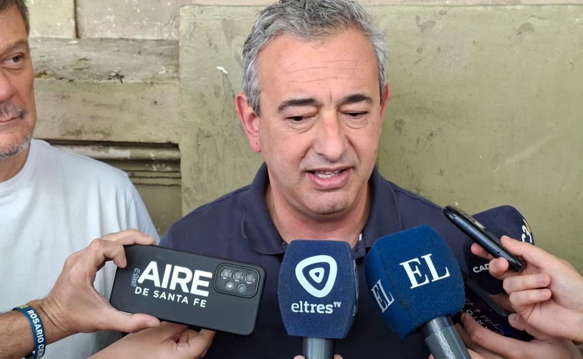 El intendente de Rosario, Pablo Javkin, votó en una escuela céntrica.