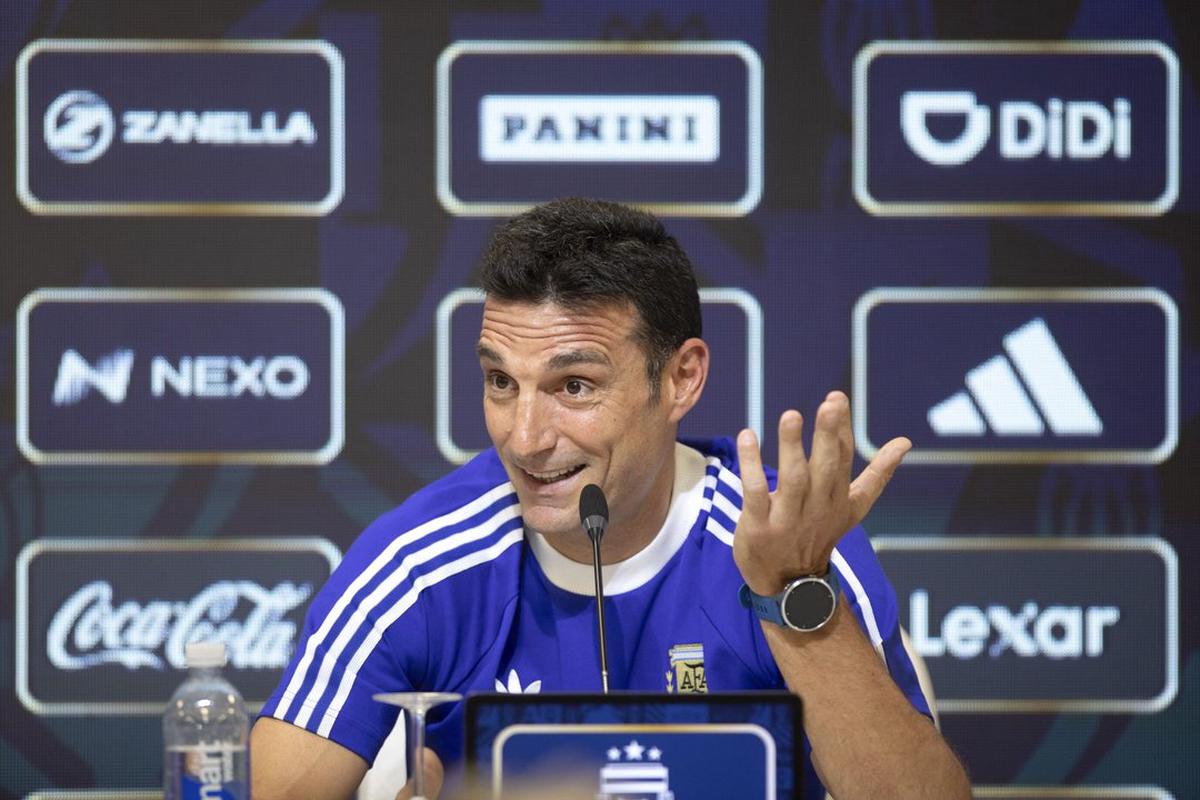 Lionel Scaloni en conferencia de prensa.