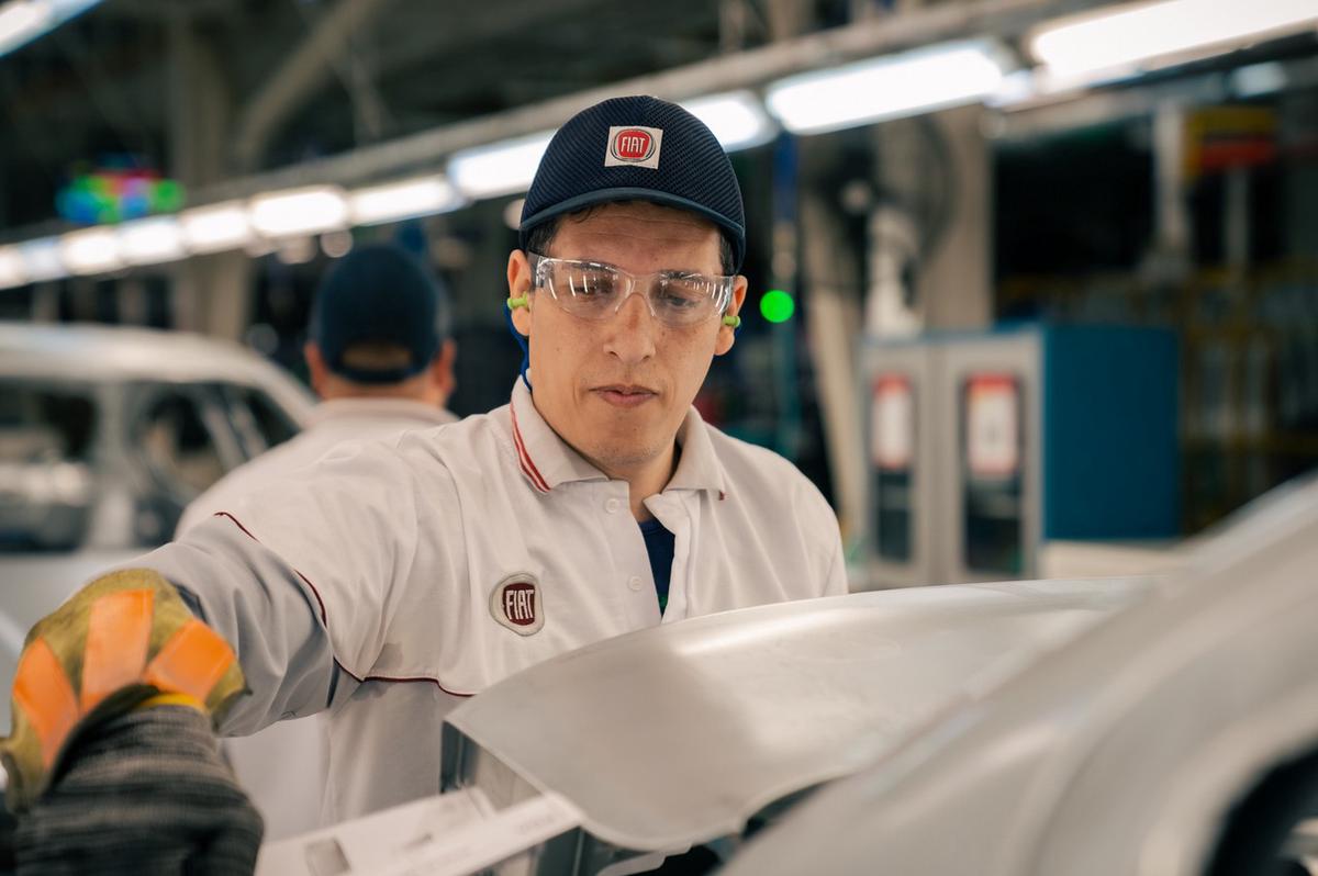 Producción en serie y procesos que sostienen el volumen del Cronos.