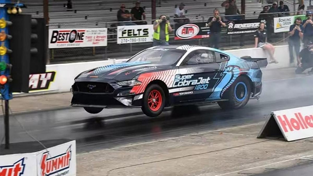 FOTO: Record mundial para el Mustang Súper Cobra Jet 1800 en Drag Racing