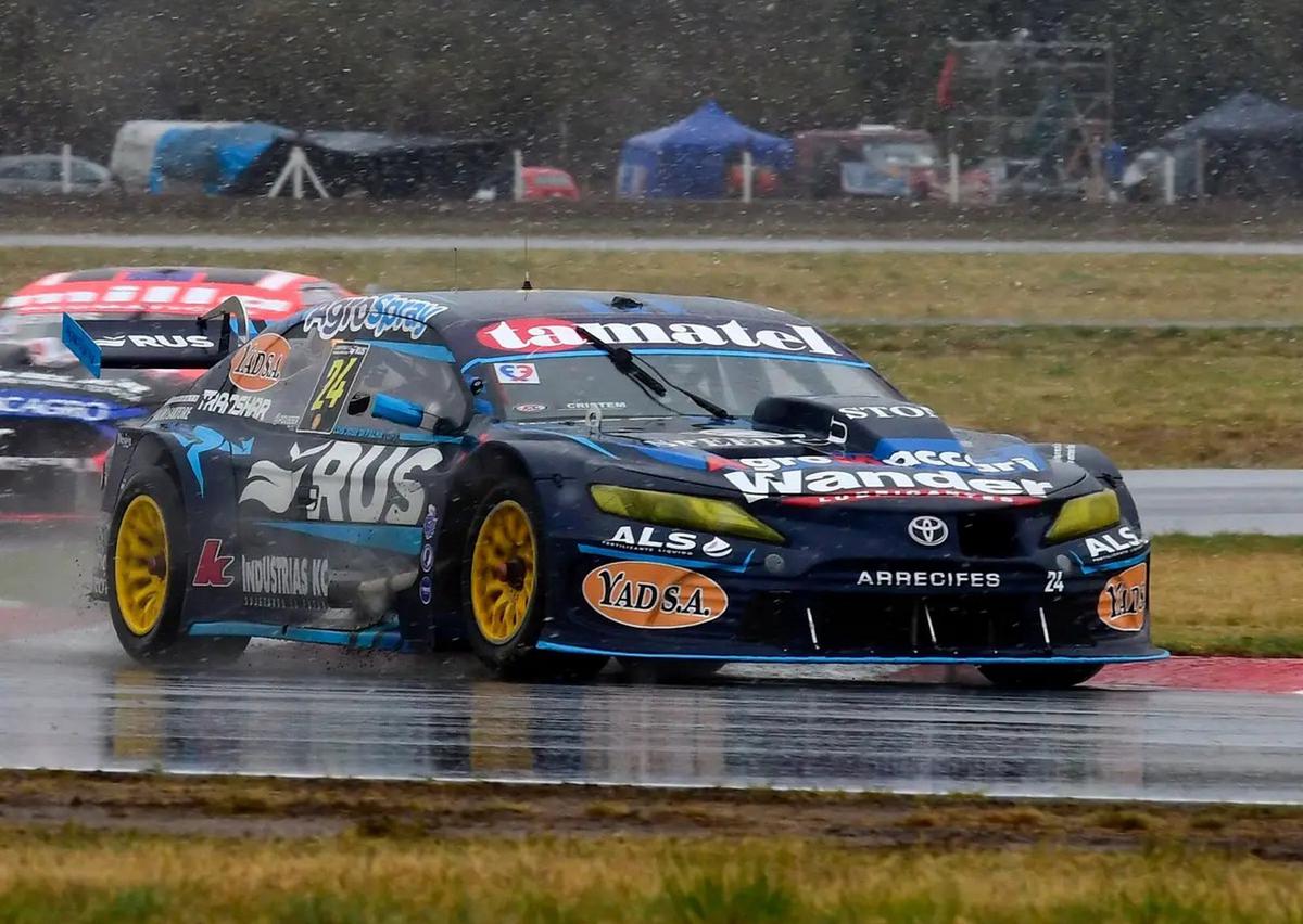 Di Palma hizo la pole position en la tarde fría y mojada del TC en San Luis