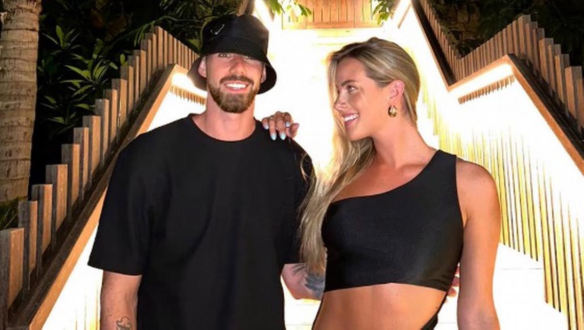 El basquetbolista Luca Vildoza y su esposa, Milica (Foto: @milicatasic12)