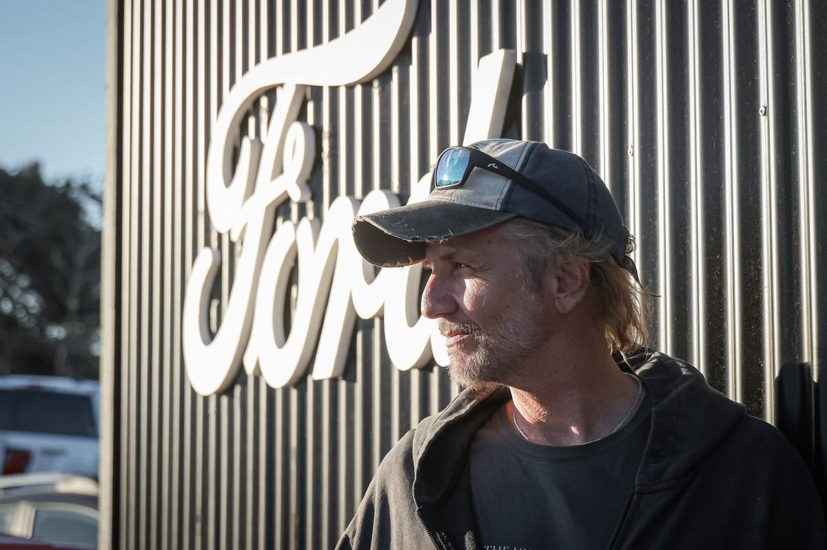 FOTO: Facundo Arana y la Ford Everes en Pinamar