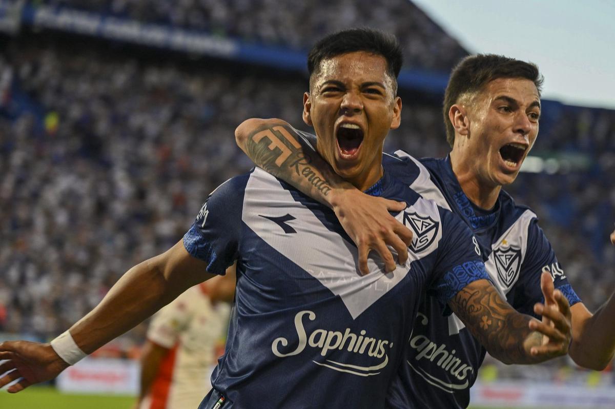 FOTO: Vélez recibe a Huracán por el campeonato.