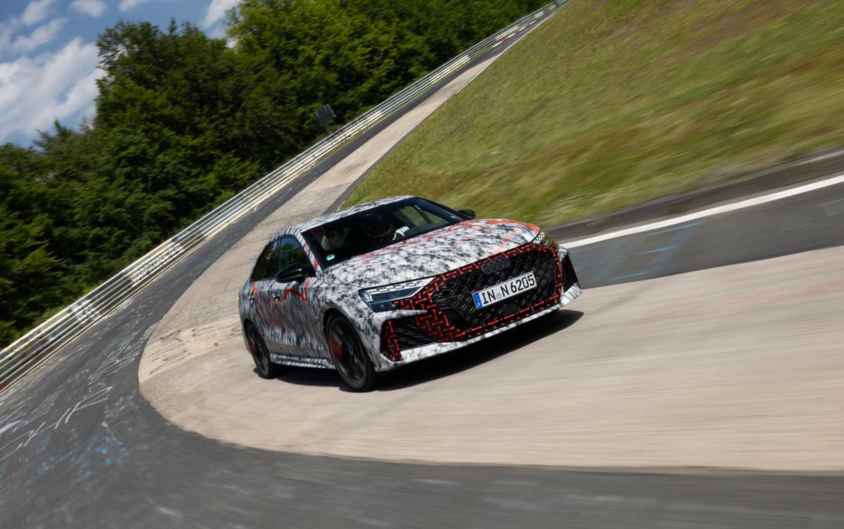 FOTO: Mas de un récord de vuelta al año para Pirelli en Nürburgring Nordschleife