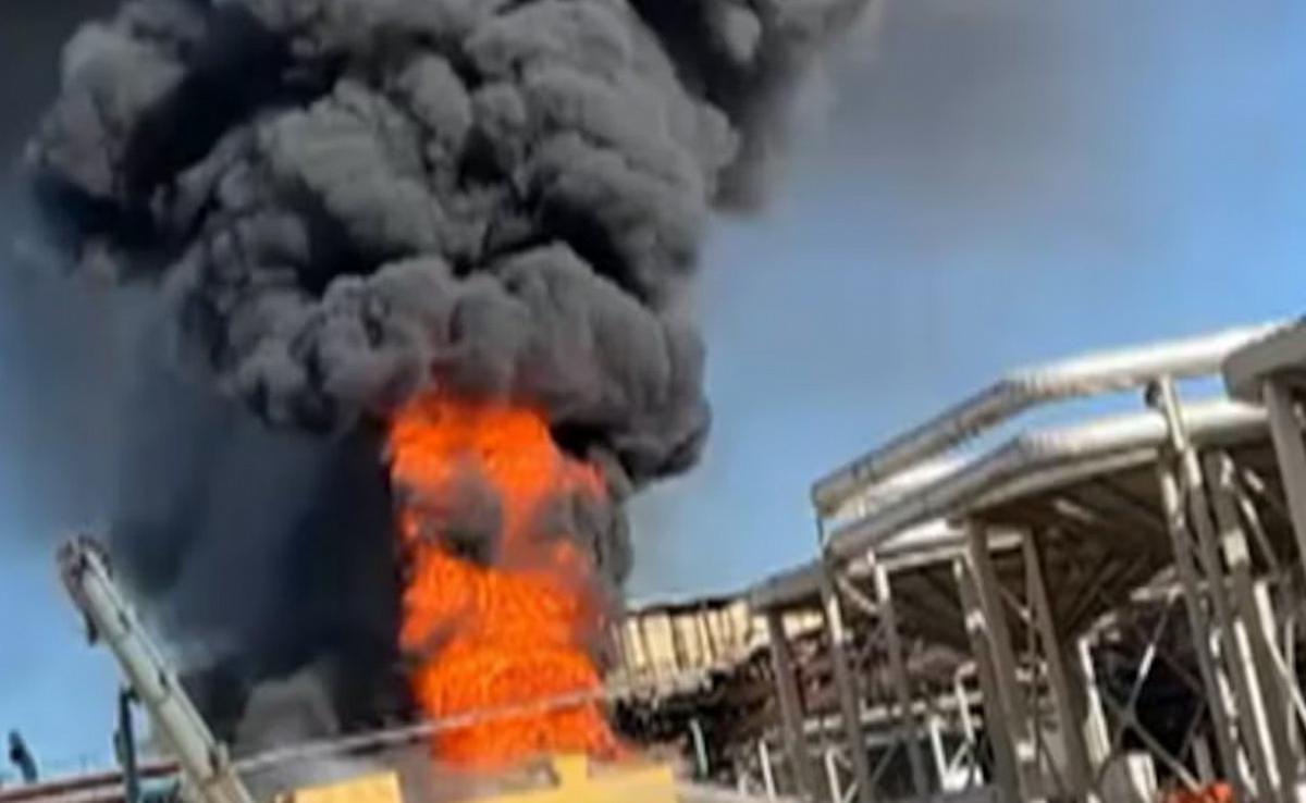 Fue controlado el incendio en un sector de la fábrica de Arcor. (Captura de video)