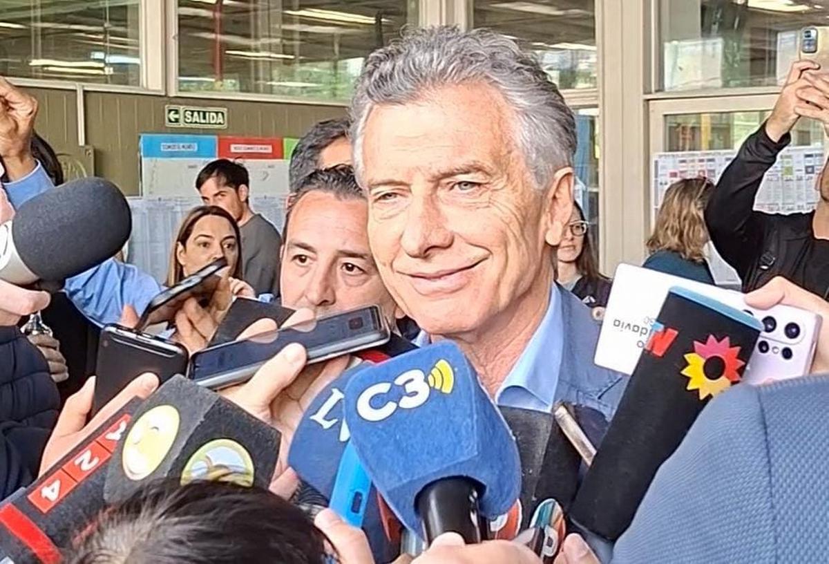 Macri votó y habló con la prensa.
