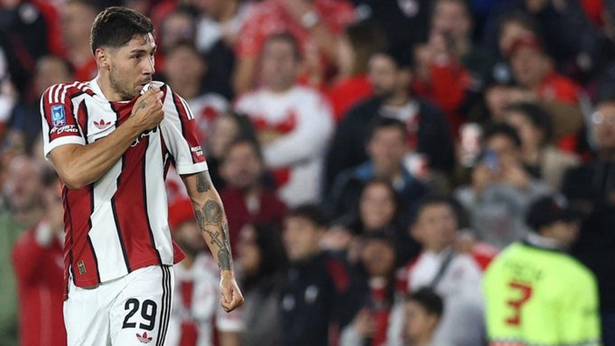 Montiel se lesionó ante Argentinos Juniors.