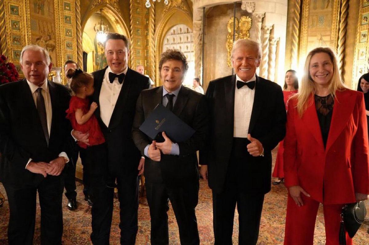 FOTO: Javier Milei y su hermana, Karina, se encontraron con Donald Trump y Elon Musk. 