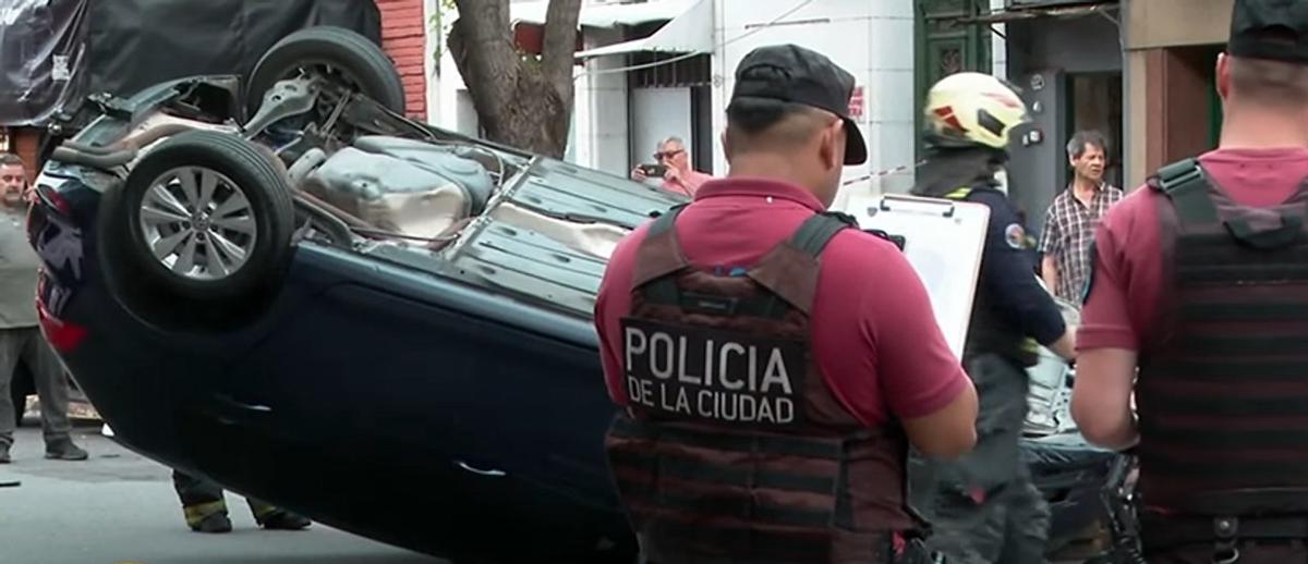 Choque y vuelco en La Paternal: dos heridos tras impactar contra autos