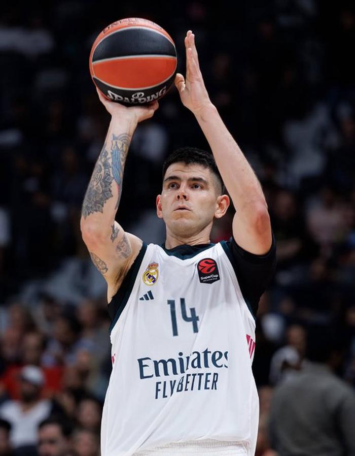Gabriel Deck, alero de la Selección argentina, será operado del hombro izquierdo y se pierde el año